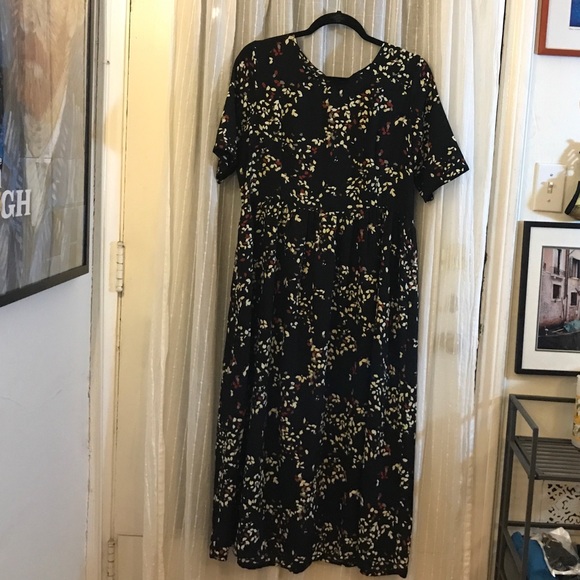 Matrushka Construction Black Floral Print Short Sleeve Maxi Dress - Picture 6 of 10